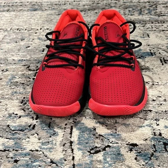 Under Armour Boys Basketball shoes. - Picture 4 of 7